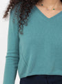 The Fitted Crop V-Neck Jumper from Himalayan Cashmere comes in Myrtle at Couverture & The Garbstore
model detail