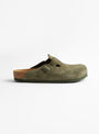 The Boston LEVE comes in Thyme from Birkenstock at Couverture & The Garbstore
side 