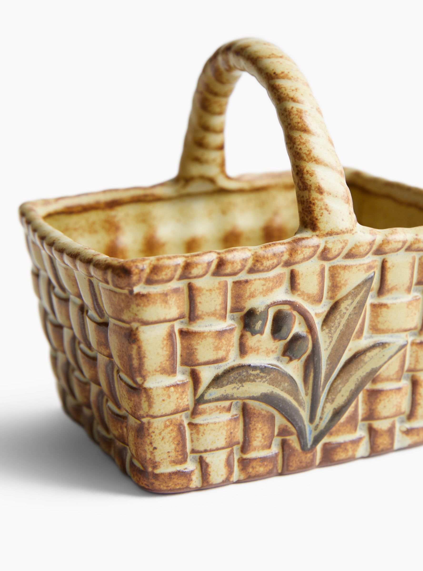 Trinket Box Basket CA108 Beige KASHIWA_Close_Up_Flowers at Couverture & The Garbstore