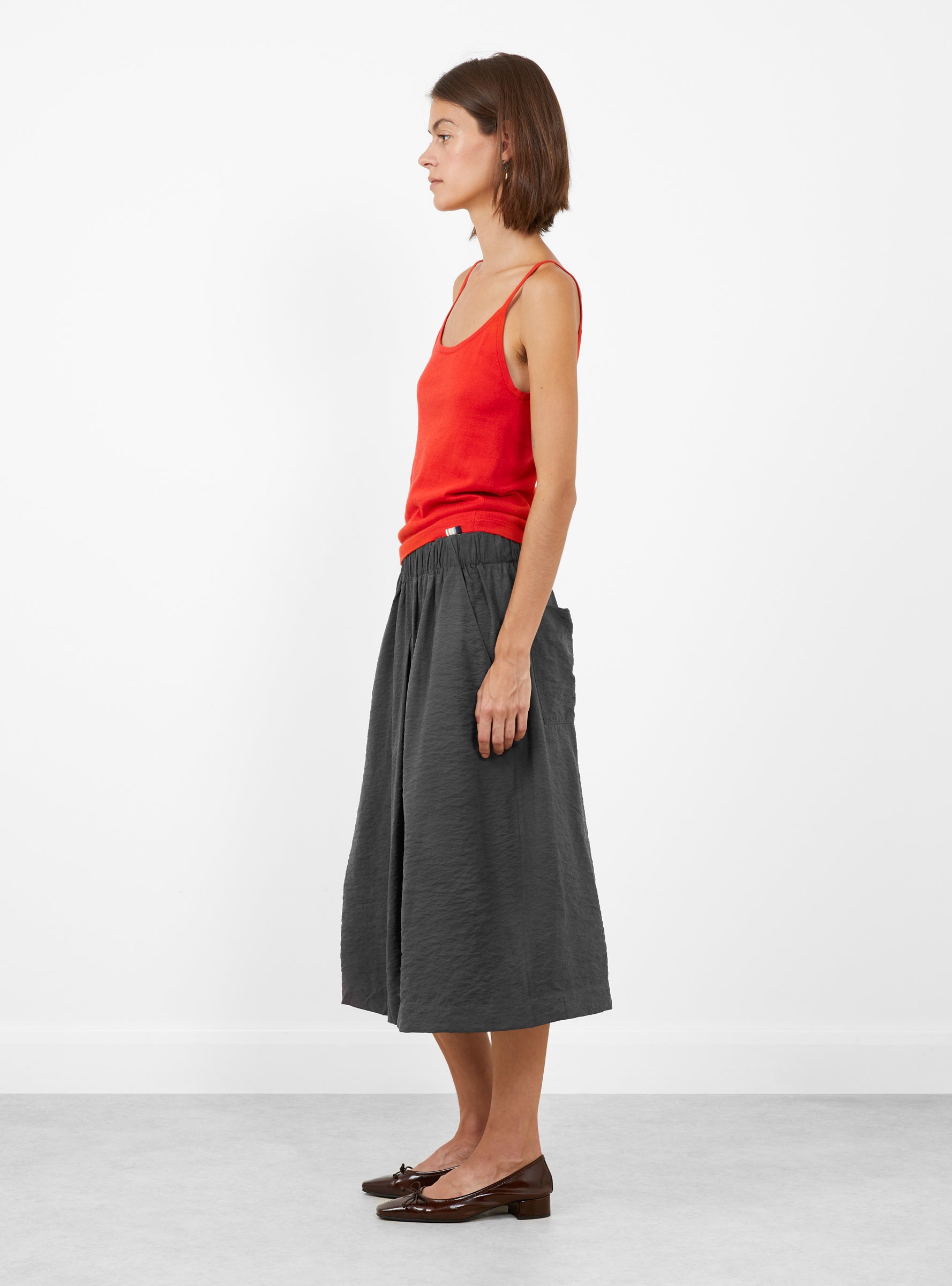 Lexie Bermuda Shorts Grey Anthracite Grey Anthracite SOEUR (model side) at Couverture & The Garbstore
