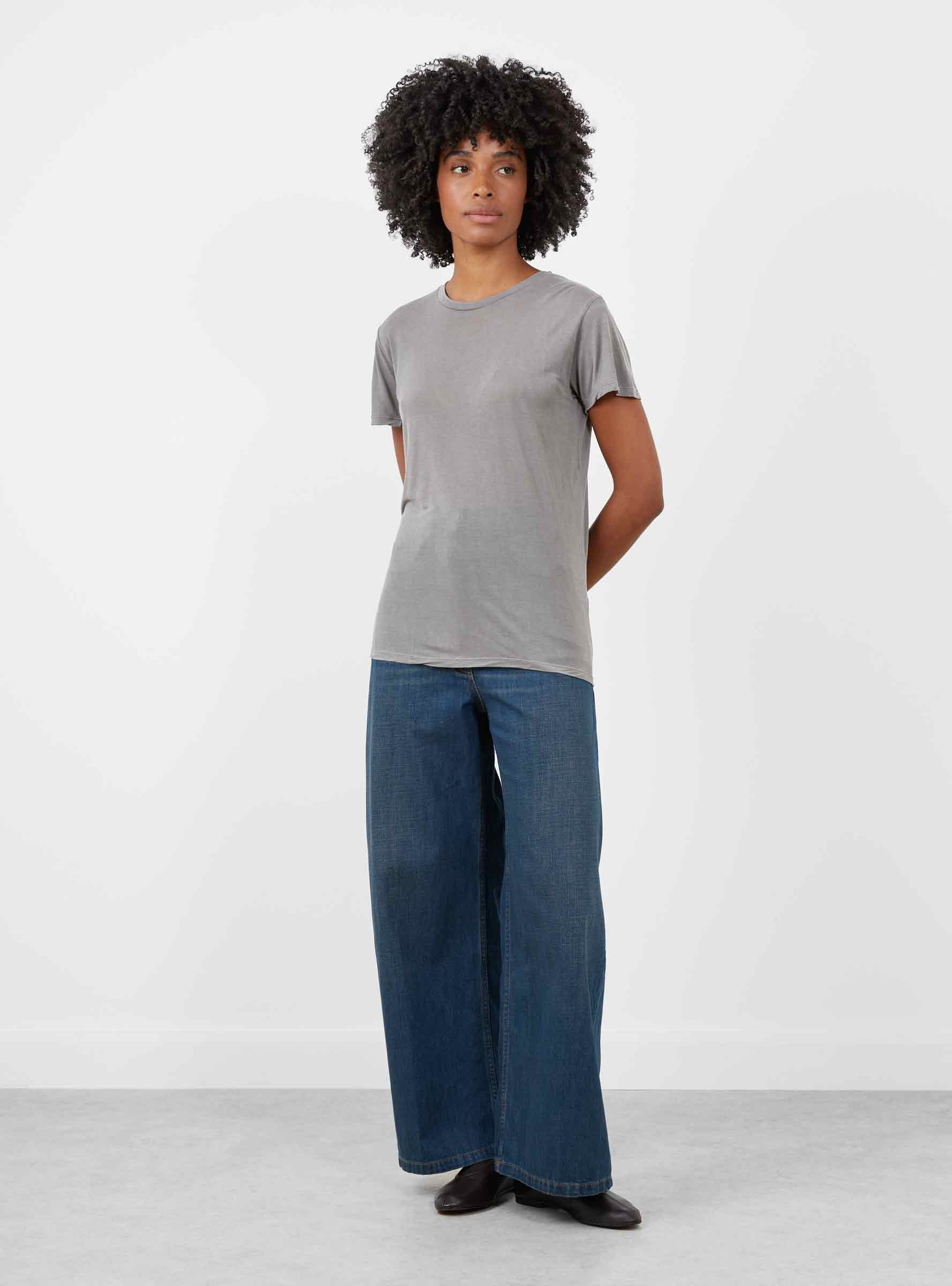 Tee Shirt Gilda Grey Gilda Grey Baserange (model front) at Couverture & The Garbstore