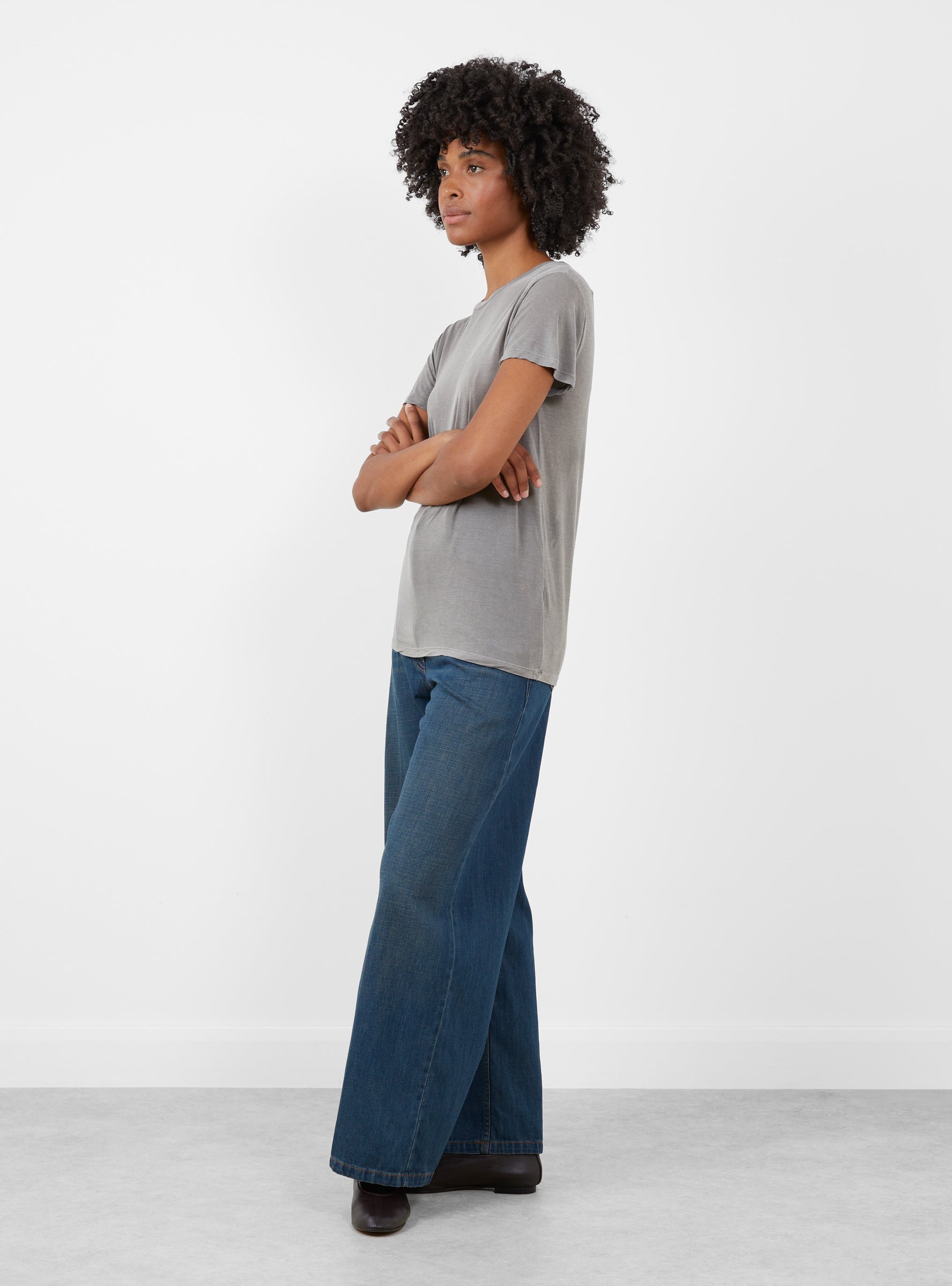 Tee Shirt Gilda Grey Gilda Grey Baserange (model side) at Couverture & The Garbstore