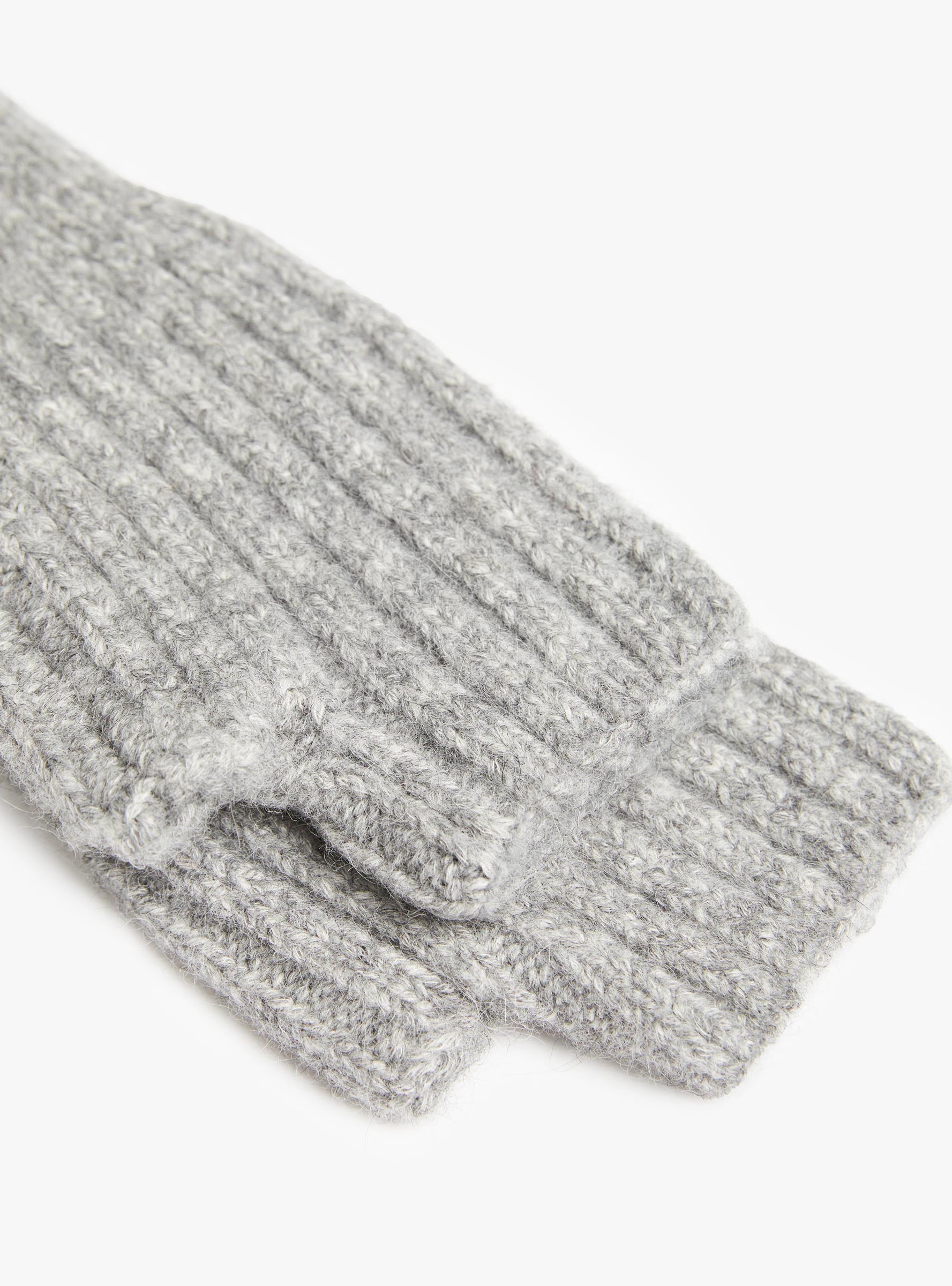 Aosti Gloves Heather Grey Heather Grey BELLEROSE (close up) at Couverture & The Garbstore
